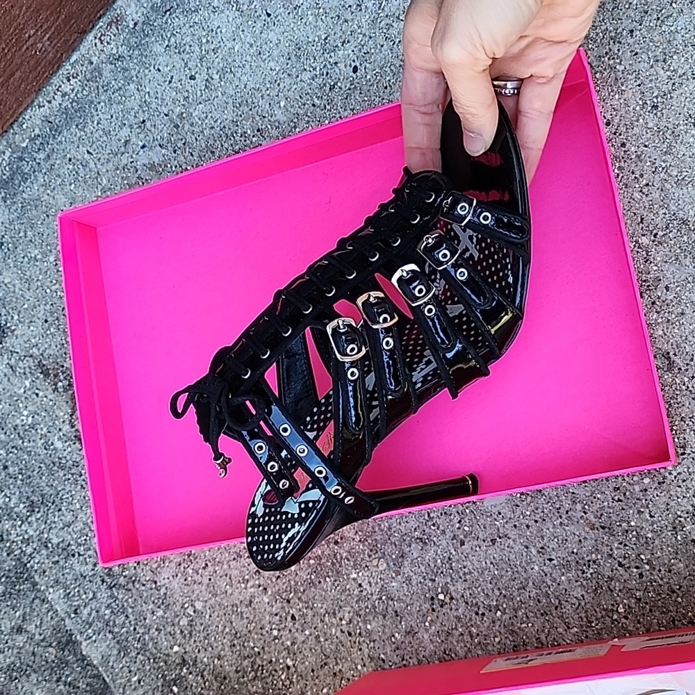 Betsey Johnon DAKER black patent leather suede trim high heels RARE find 8.5